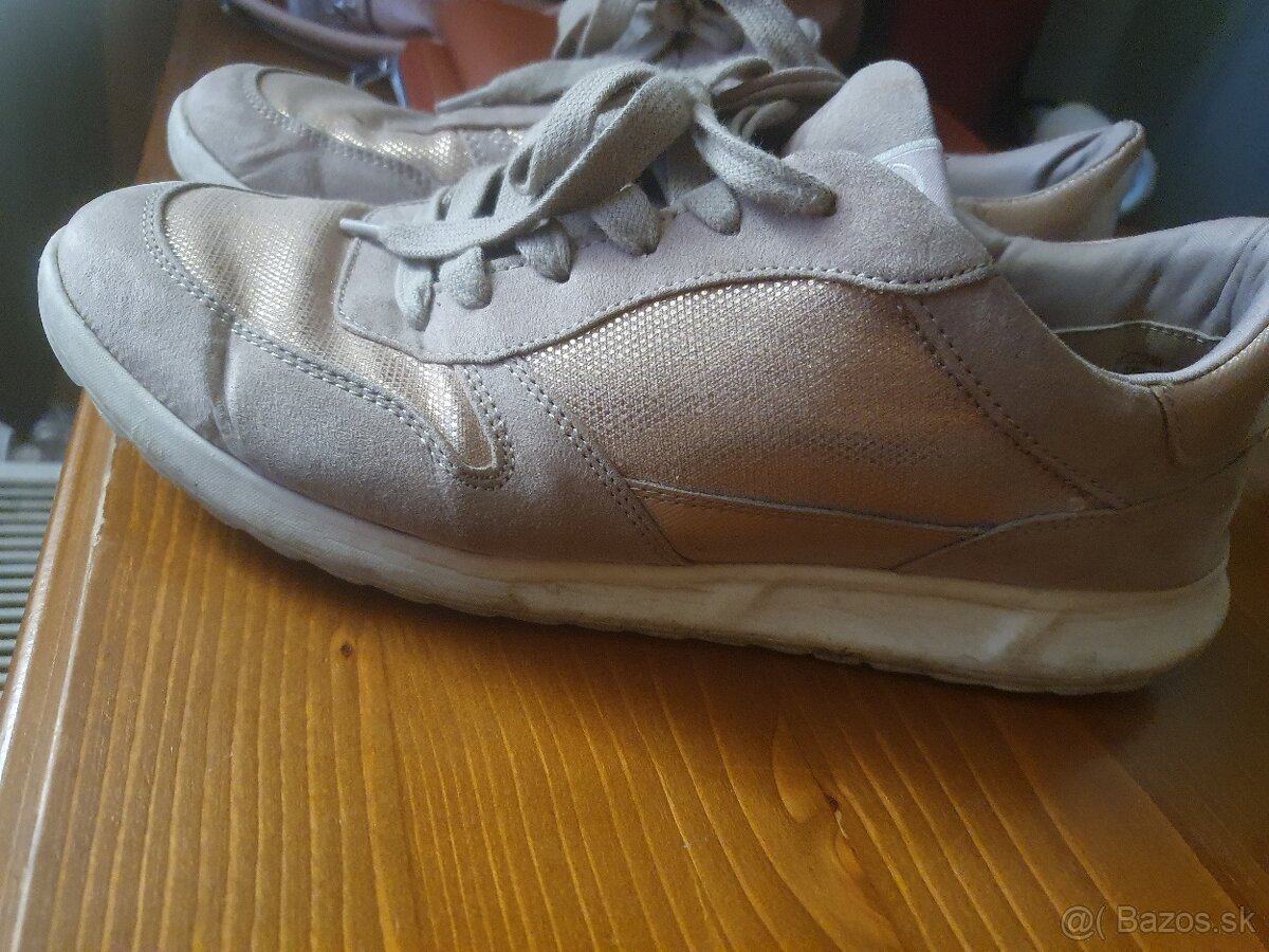 Ruzove lahke tenisky Tamaris vel.40