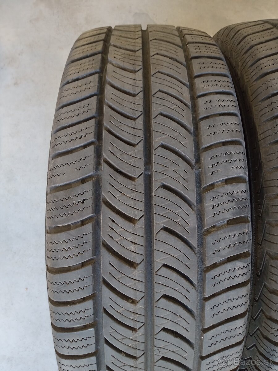 Predam 4ks zimne 225/70 R15C 112/110R CONTINENTAL