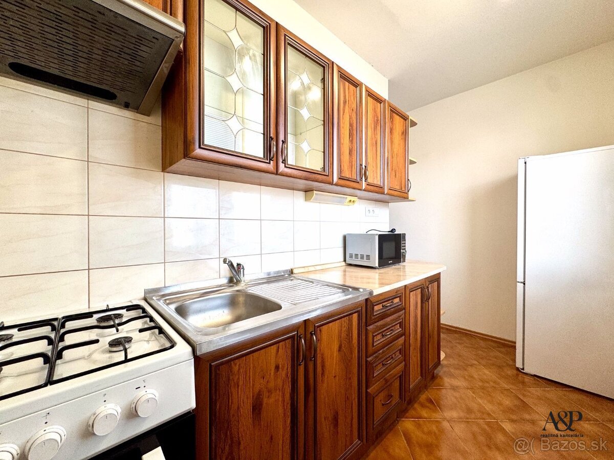 NA PREDAJ 1 IZBOVÝ BYT, 33M2, UL. J.MUDROCHA, SENICA