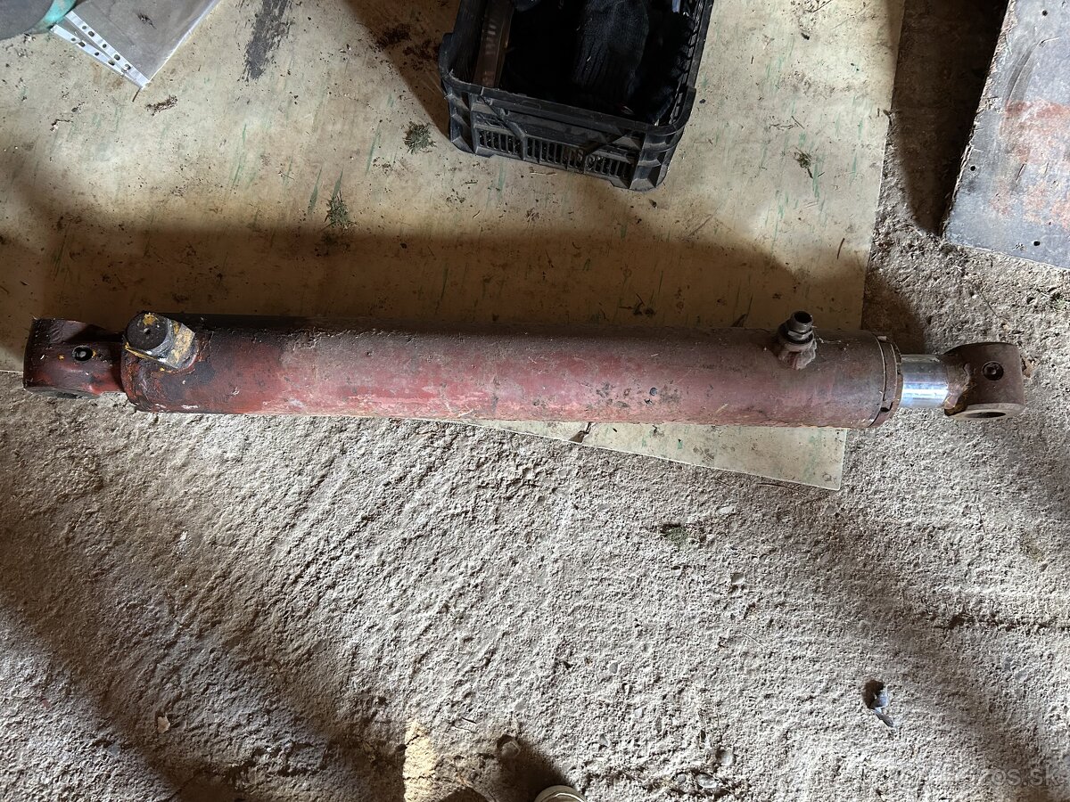 Hydraulický piest