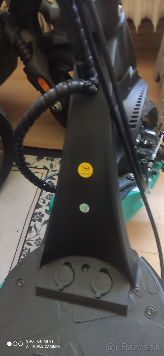 Predám Vsett 9+ dvojmotorová 48v 19,2Ah LG
