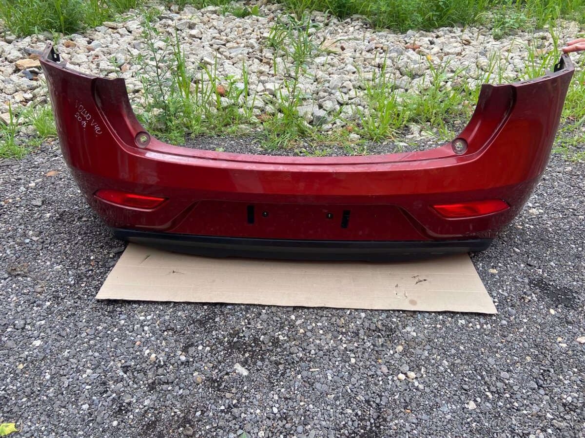 Predám zadný nárazník Volvo V40 2013