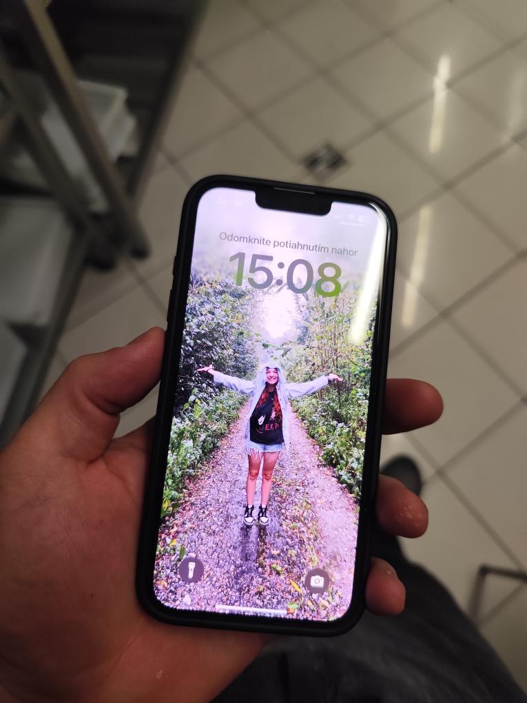 iPhone 16e