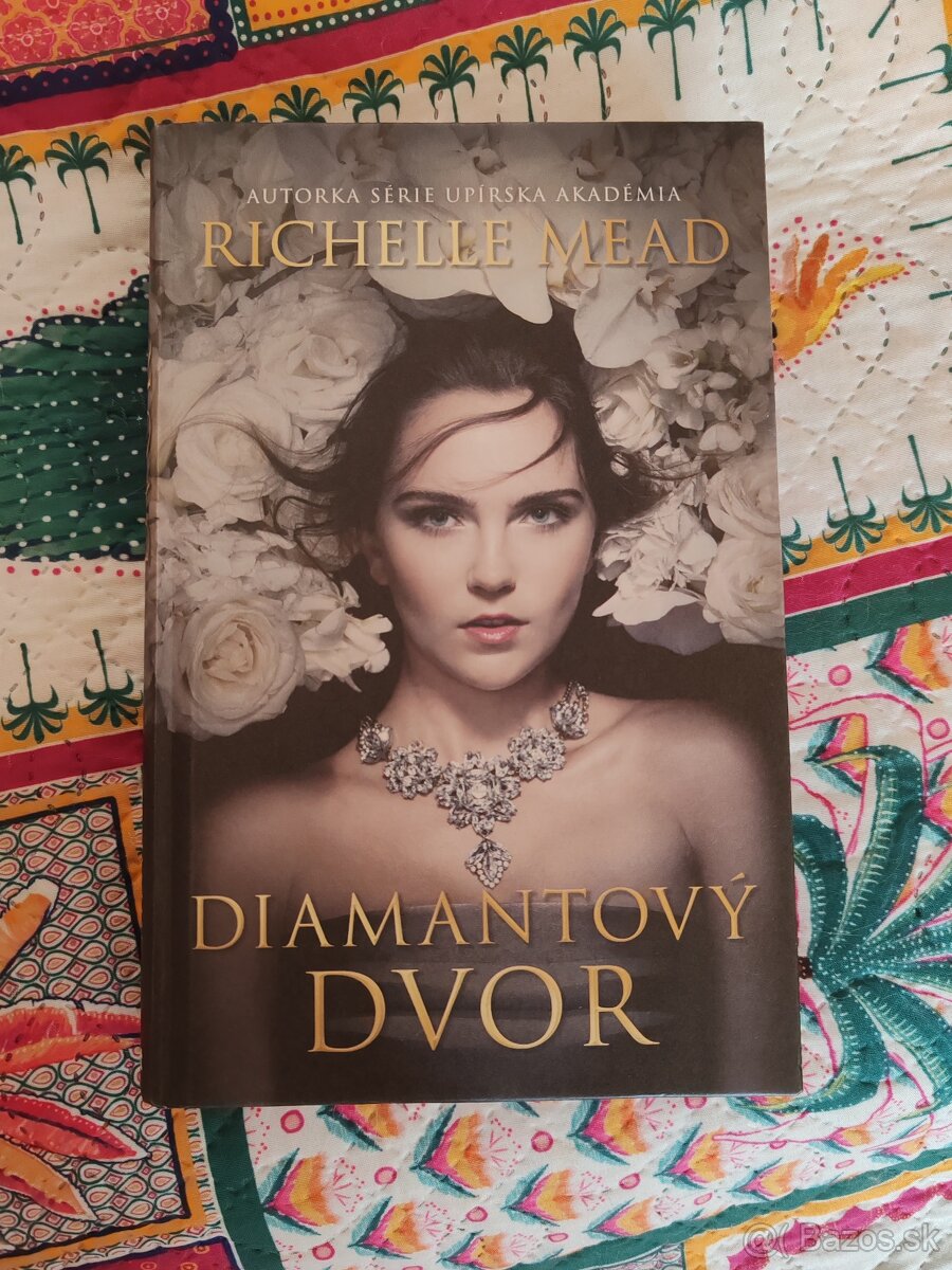 Kniha Diamantový dvor