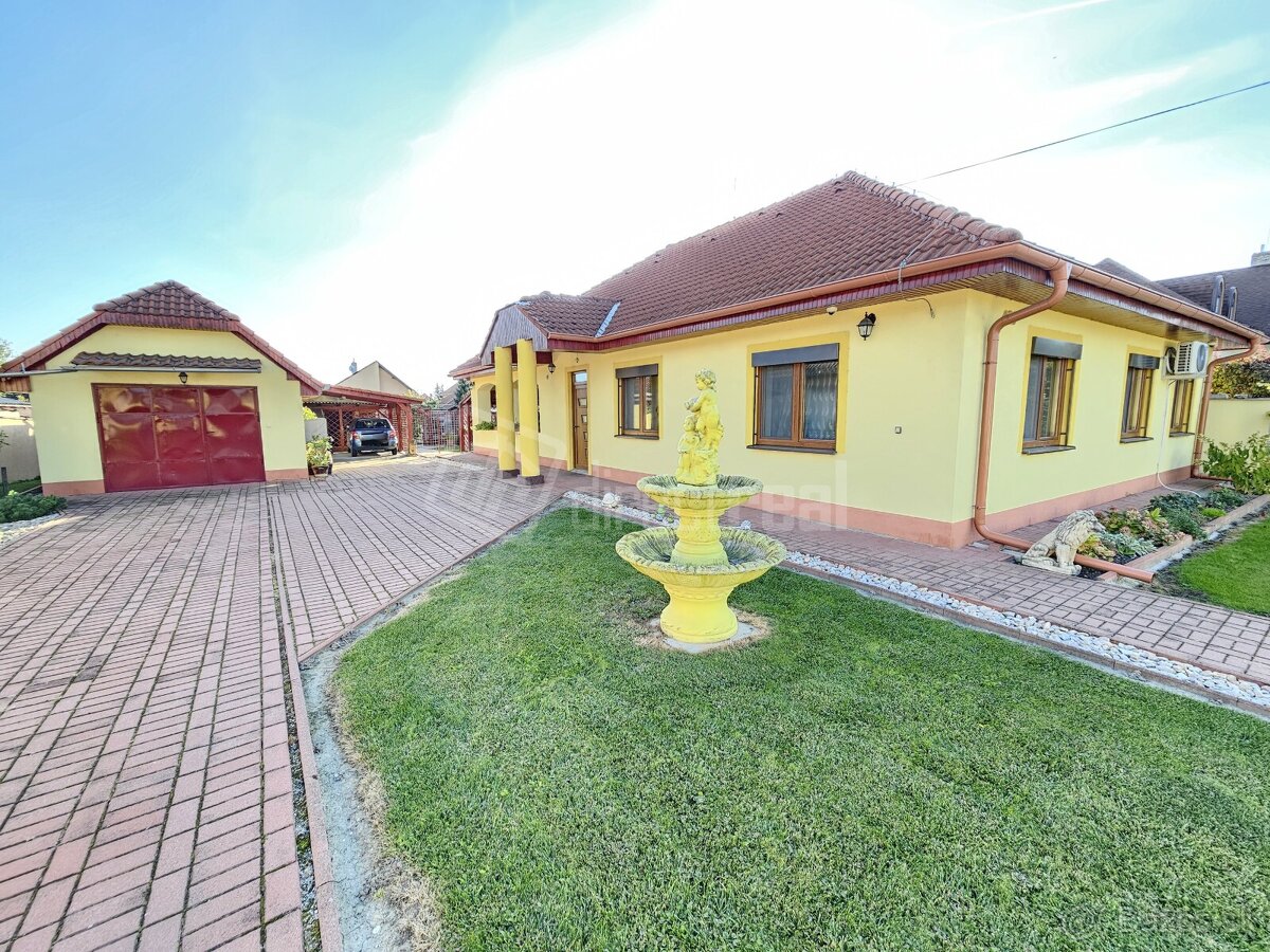 Veľmi pekný 4 izbový dom s garážou, terasou a pozemk…