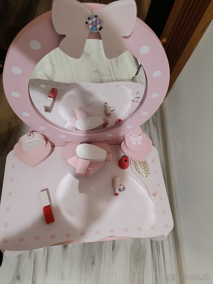 Predám detský kozmetický stolík
