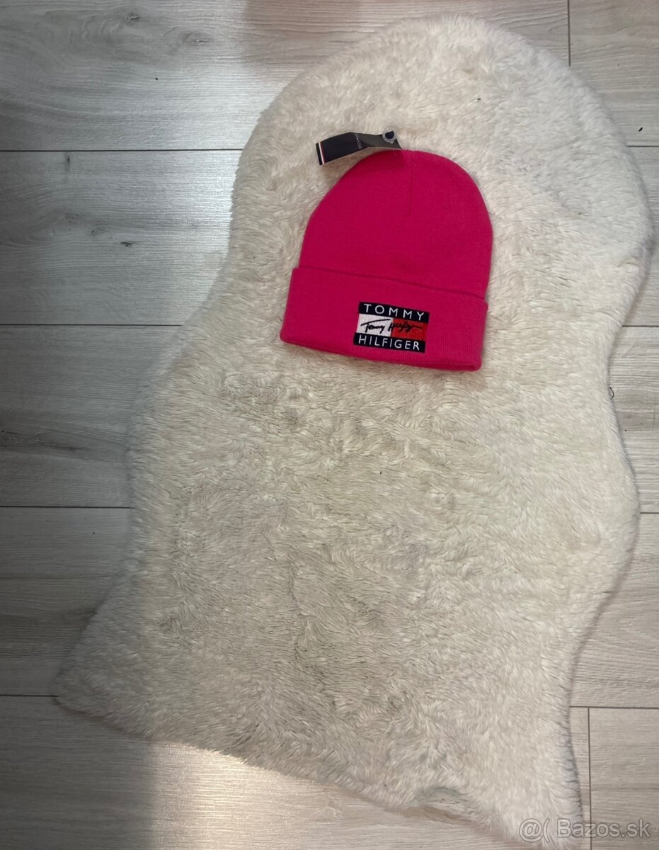 Ruzova zimná ciapka Tommy hilfiger