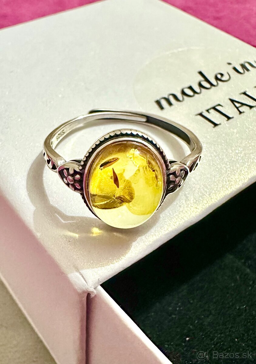 Nový strieborný vintage prsteň s jantárom