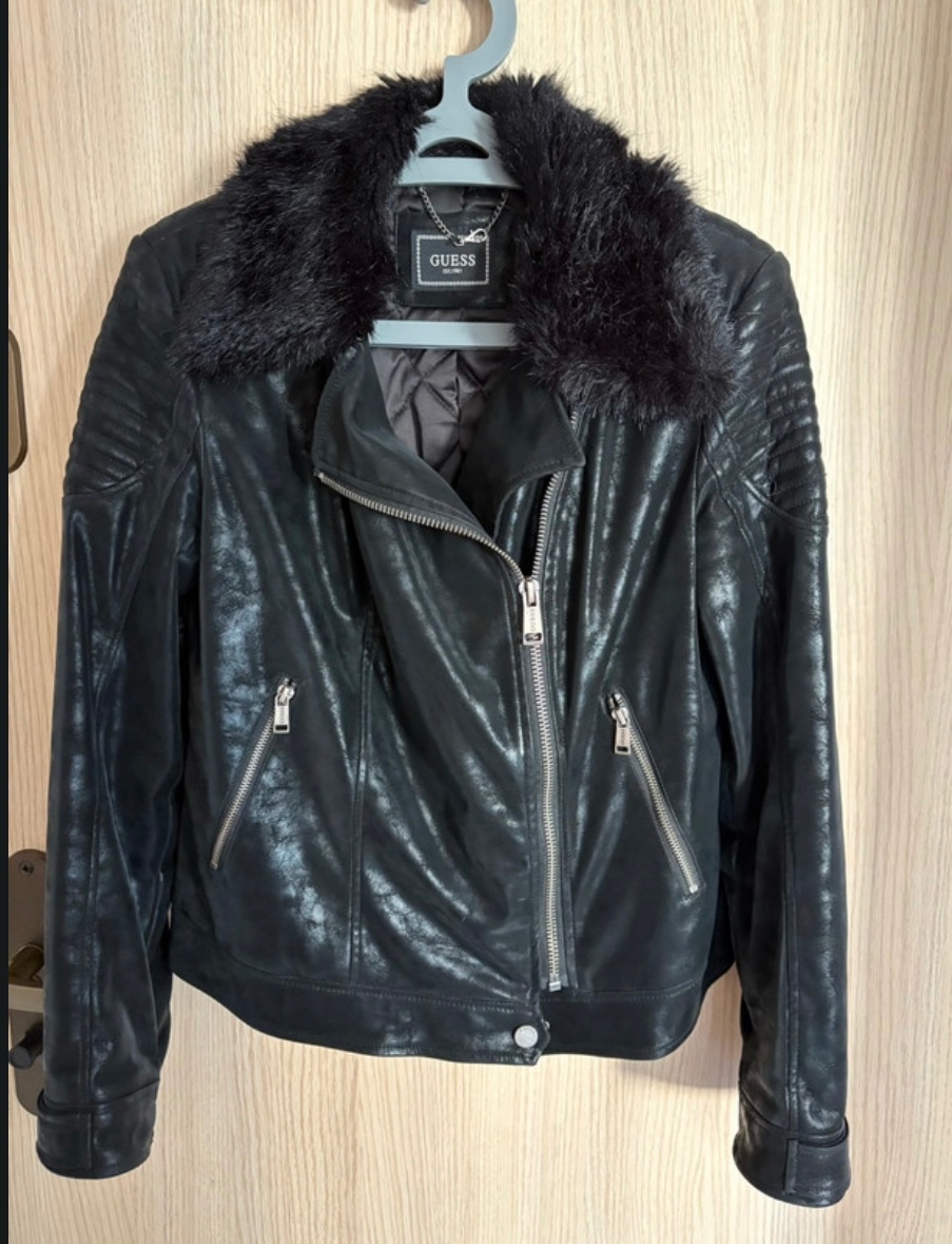 Koženka Guess L čierna