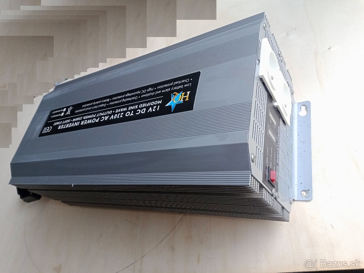 Menič napätia HQ 2500W, 12V>230V