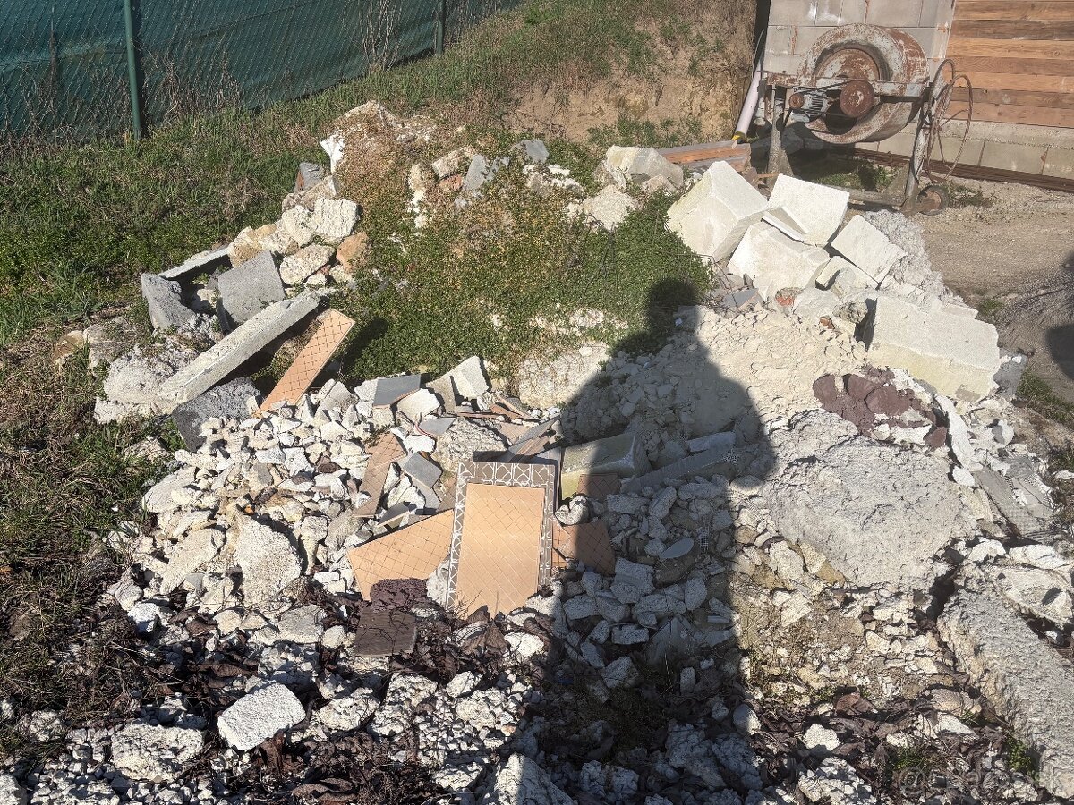 Darujem stavebnú suť