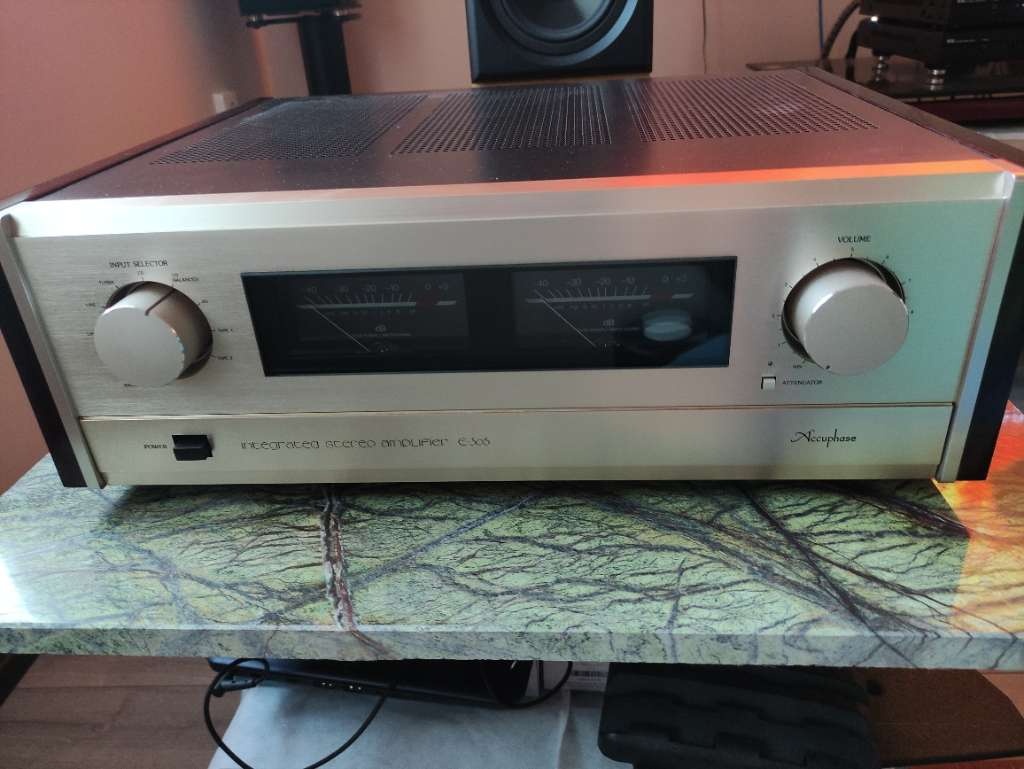 Accuphase E-305 high end zosilňovač