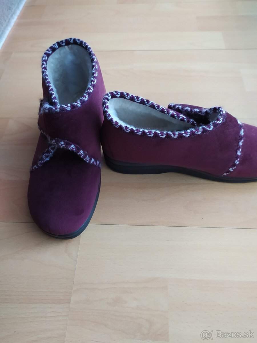 Dámske zdravotné papuče.
