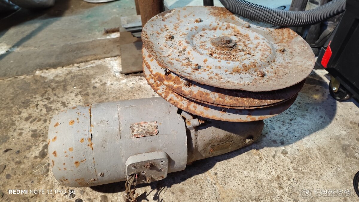 Motor s prevodoukou