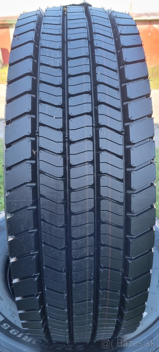 Predám nákladné pneu 265/70 R19,5