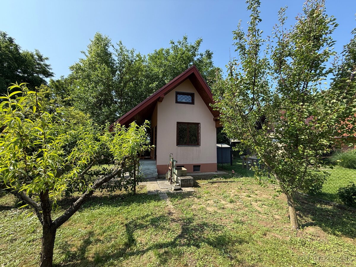 Kvalitná murovaná chatka v Šali pri rieke Váh