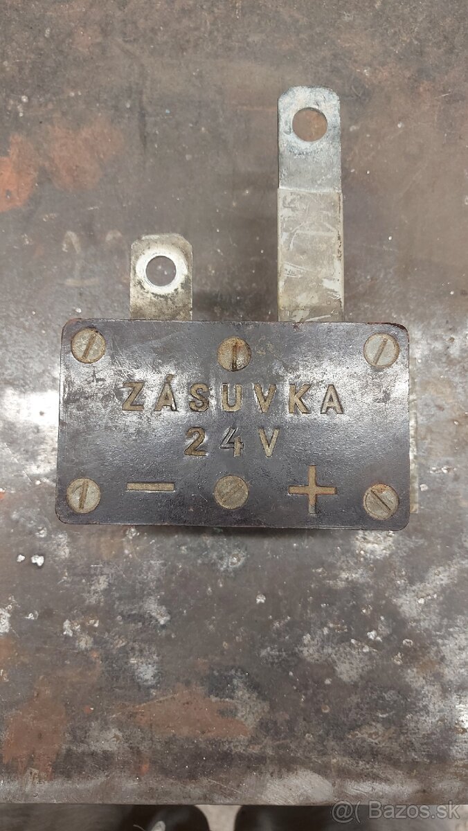 Zetor Zásuvka Štarter 24V