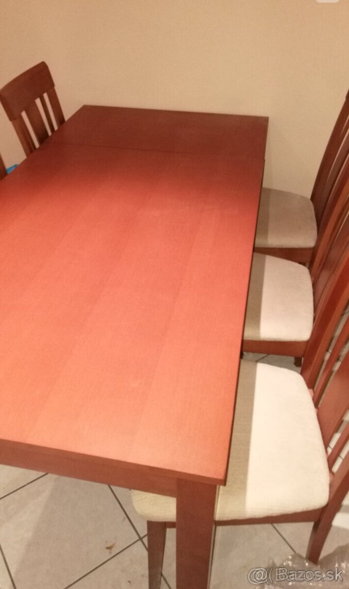 Predám jedálenský stôl a 6 stoliciek, masiv