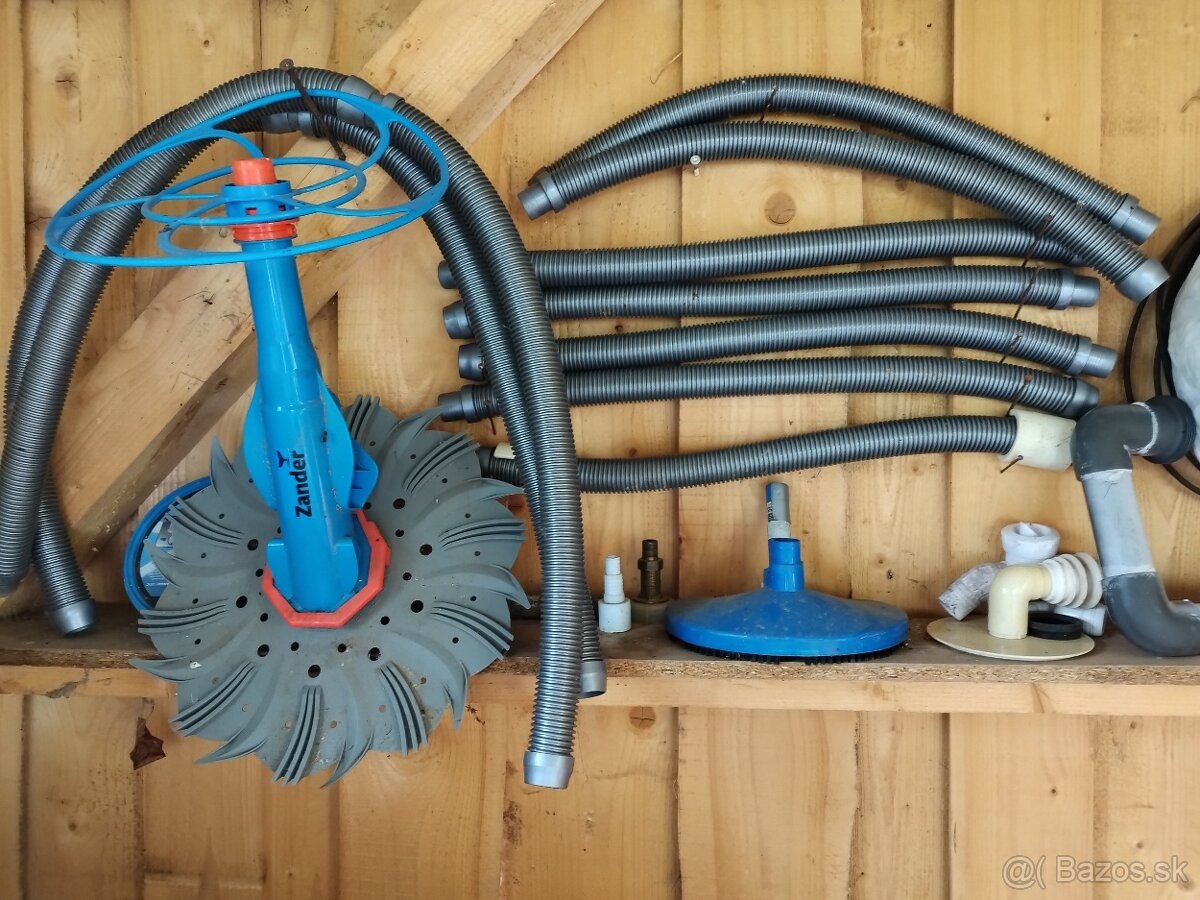 Poloautomatický vysávač do bazéna
