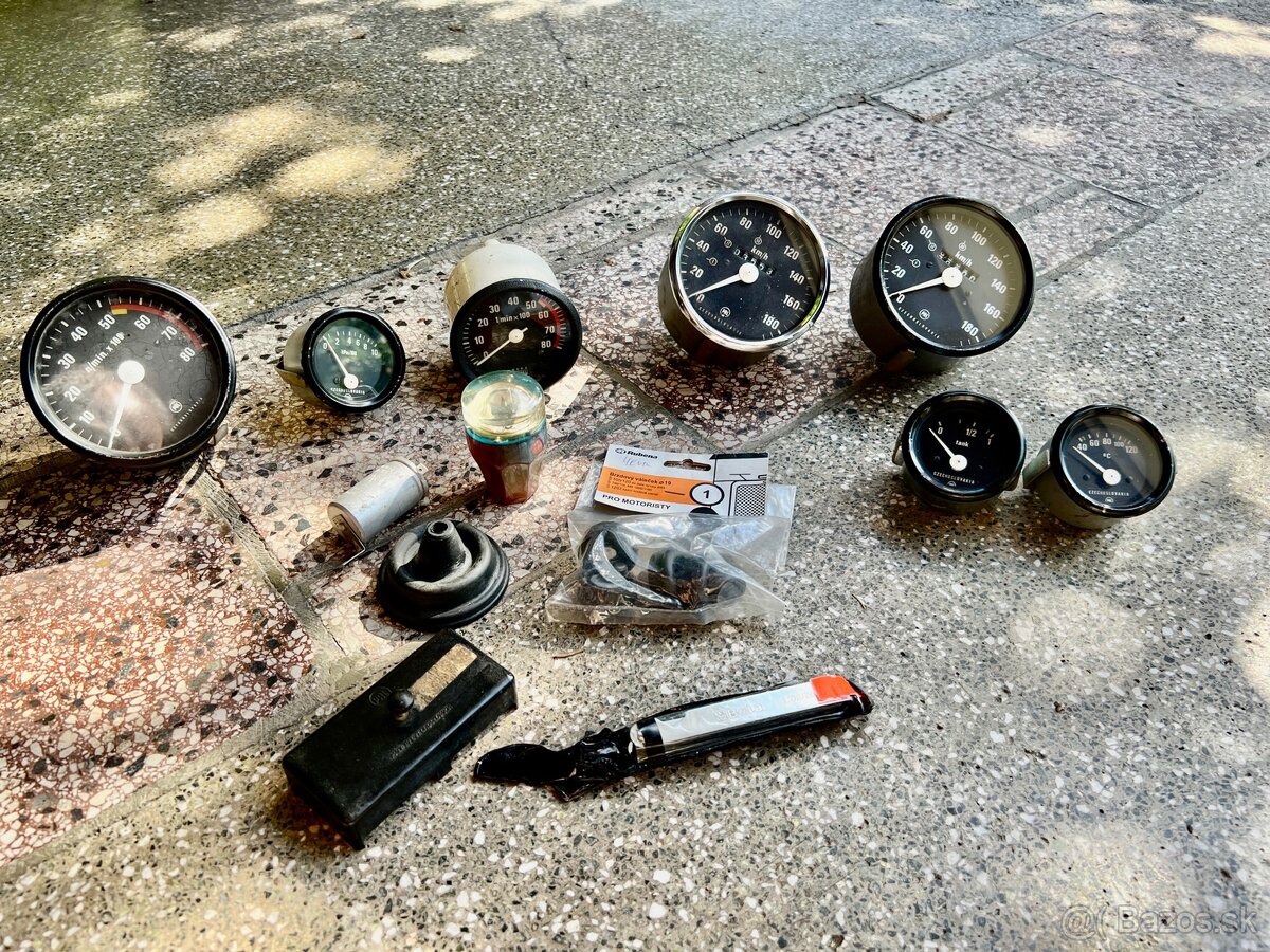 Budíky Škoda veterán