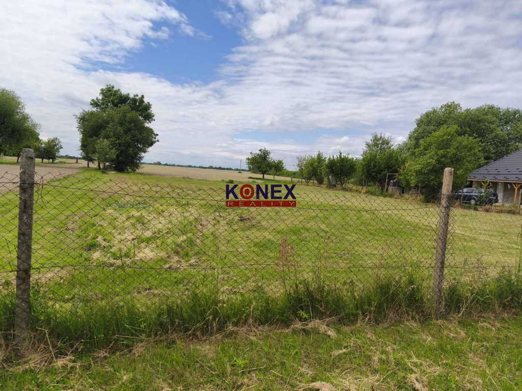 Krásny rovinatý pozemok na predaj – BLATNÉ REMETY
