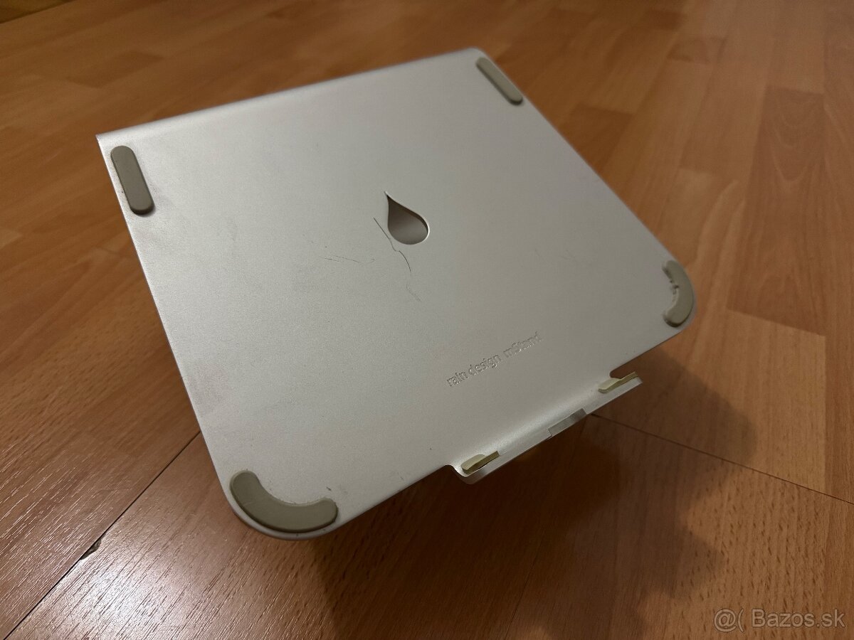 Hliníkový stojan na notebook
