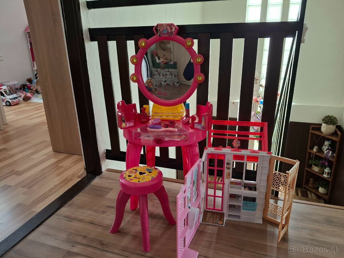 Barbie kozmetický stolík plus domček