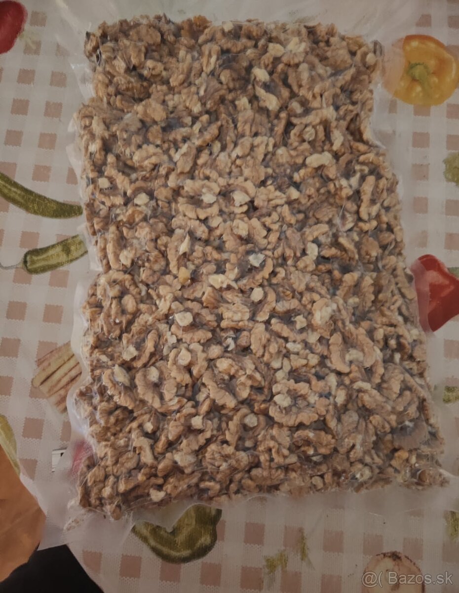 Vlašské orechy lúpané