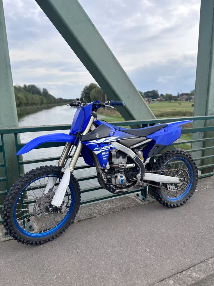 Predám krásnu Yamaha YZ250F