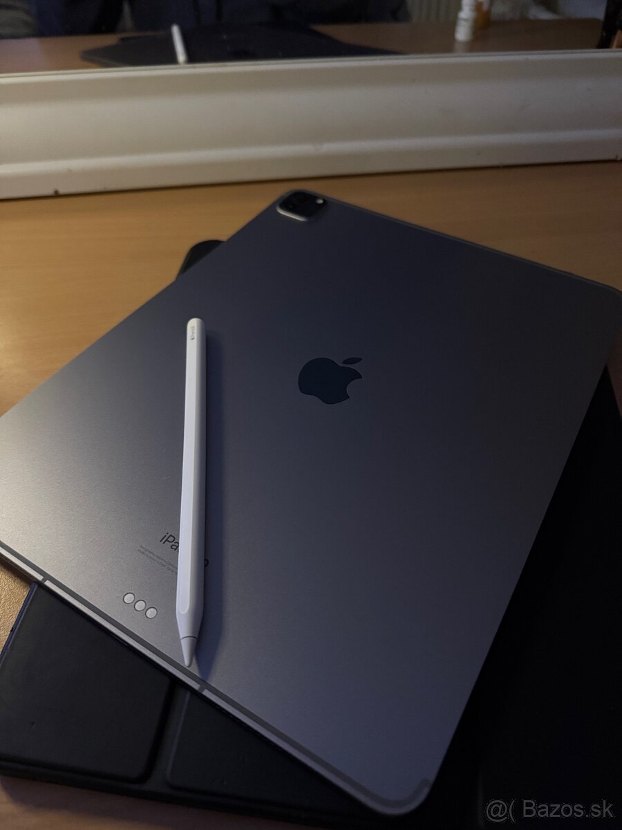 Apple iPad Pro 12.9 (2022)
