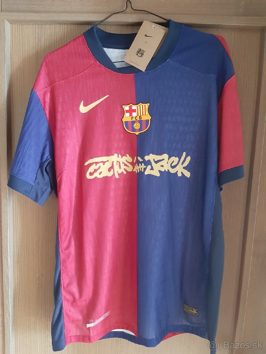 Dres FC Barcelona a Travis Scott