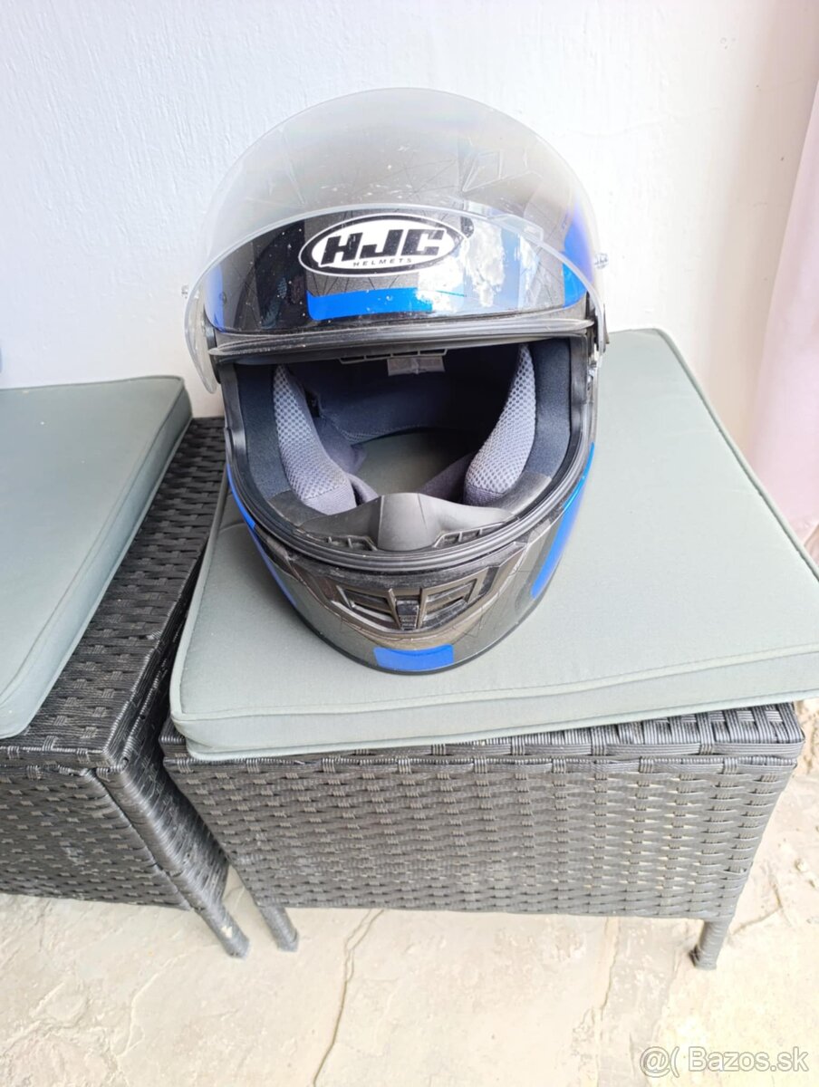 Prilby na motorku HJC