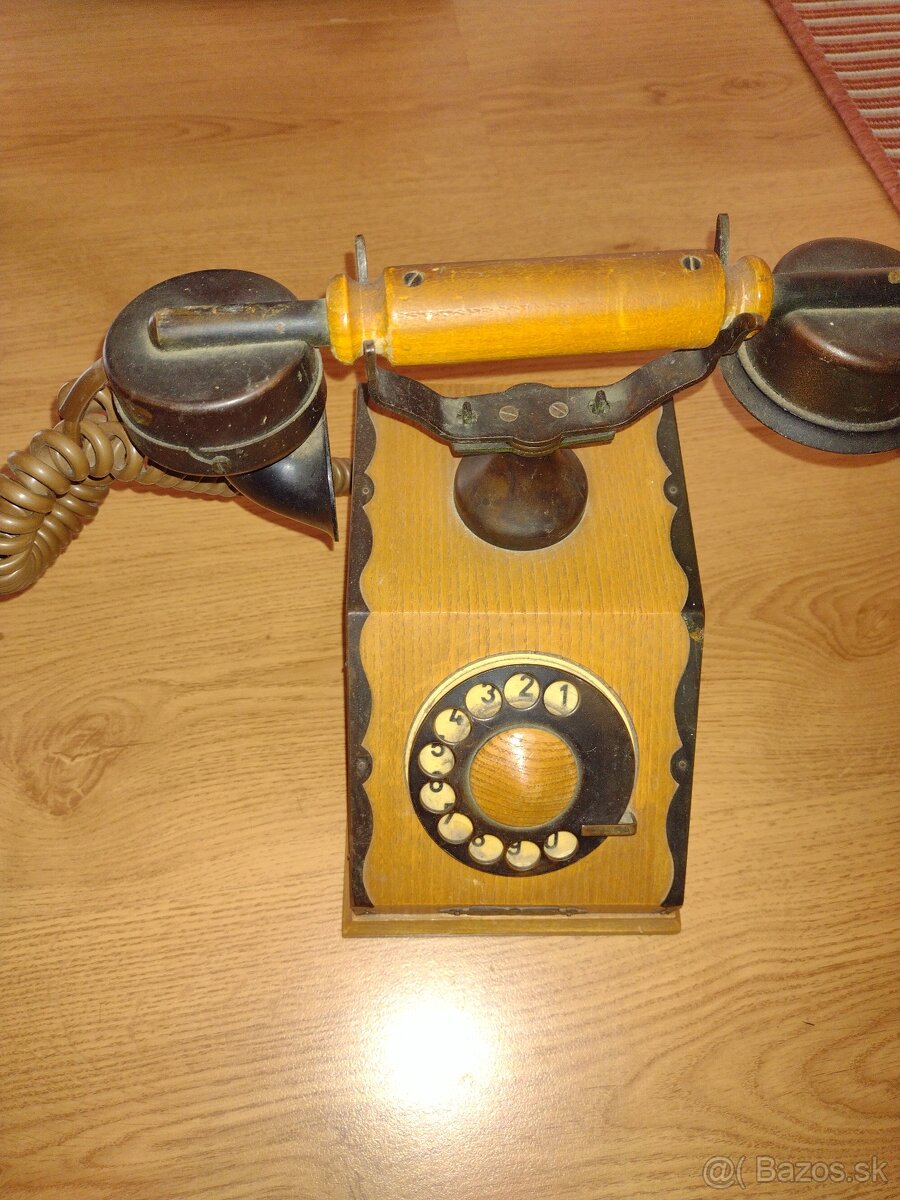 Starožitný telefón