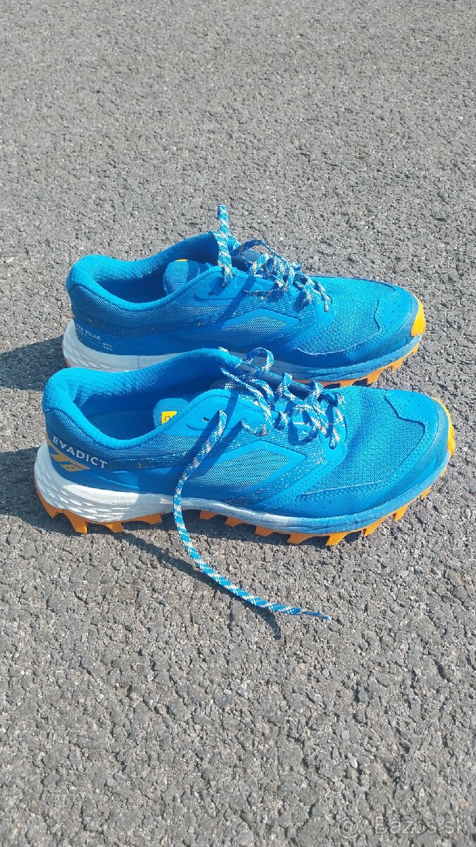 Trailové bežecké tenisky Kiprun XT8 (veľkosť 43)