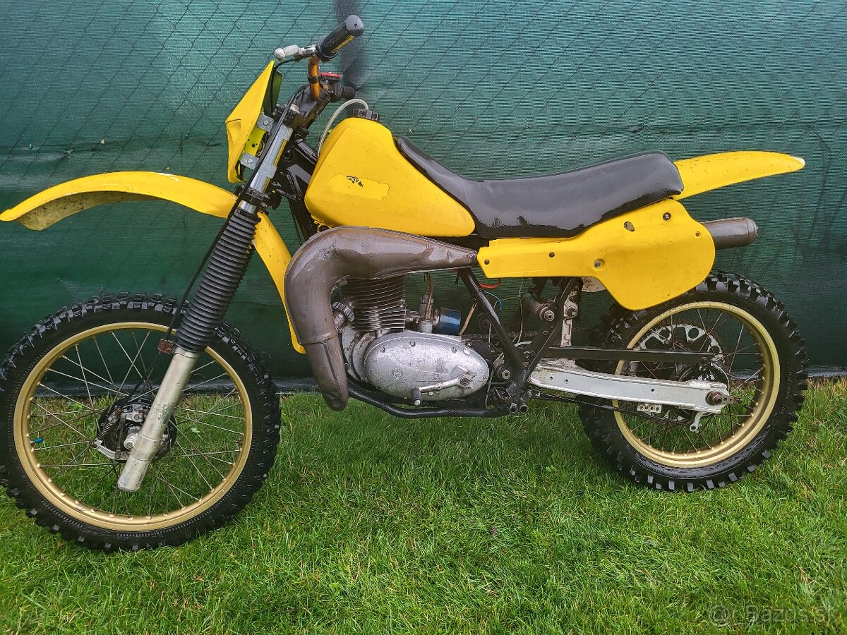 predám YZ25 - CZ 175