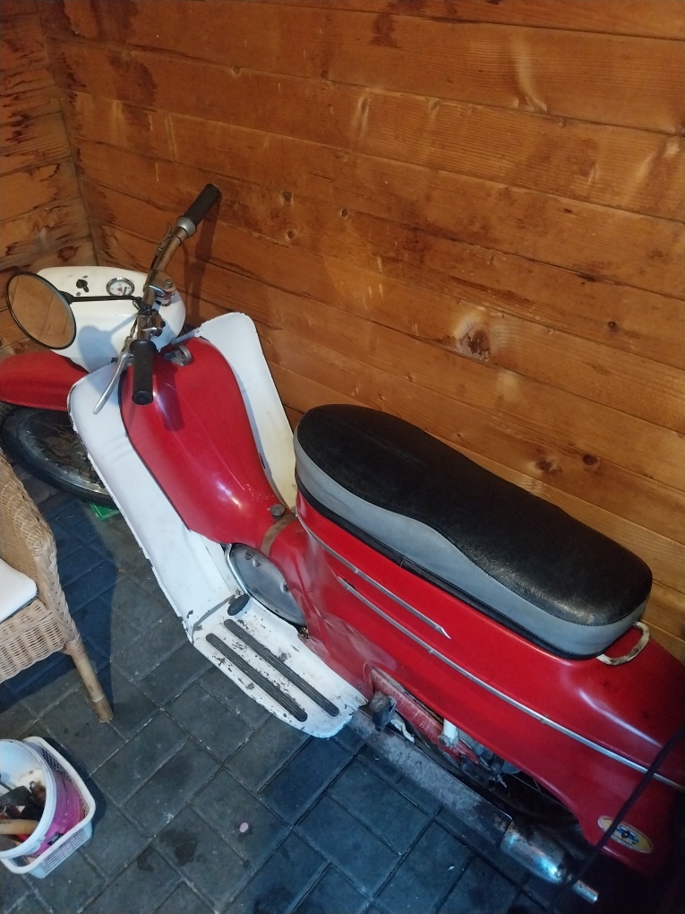 Jawa Pionier, muškety, luk, šípy, prilby a iné