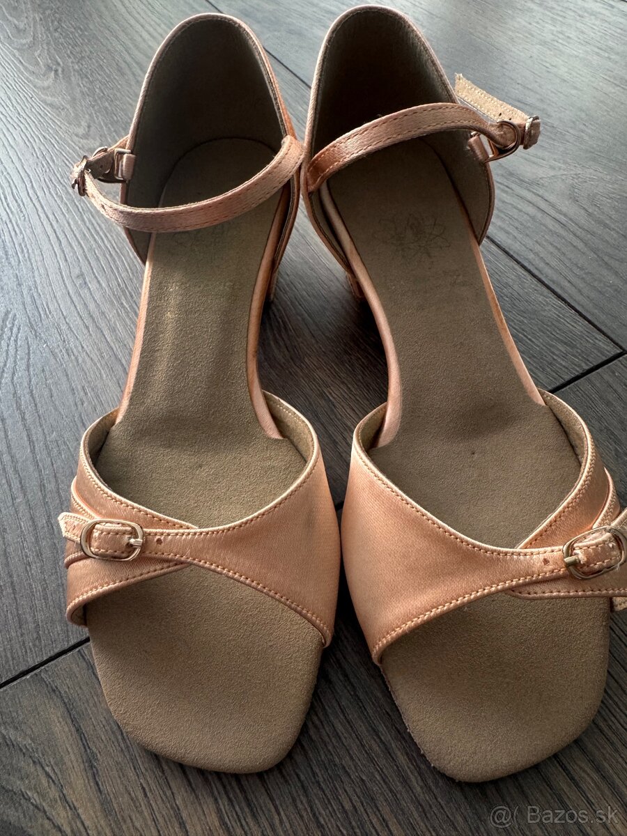 Tanecne topanky nepouzivane