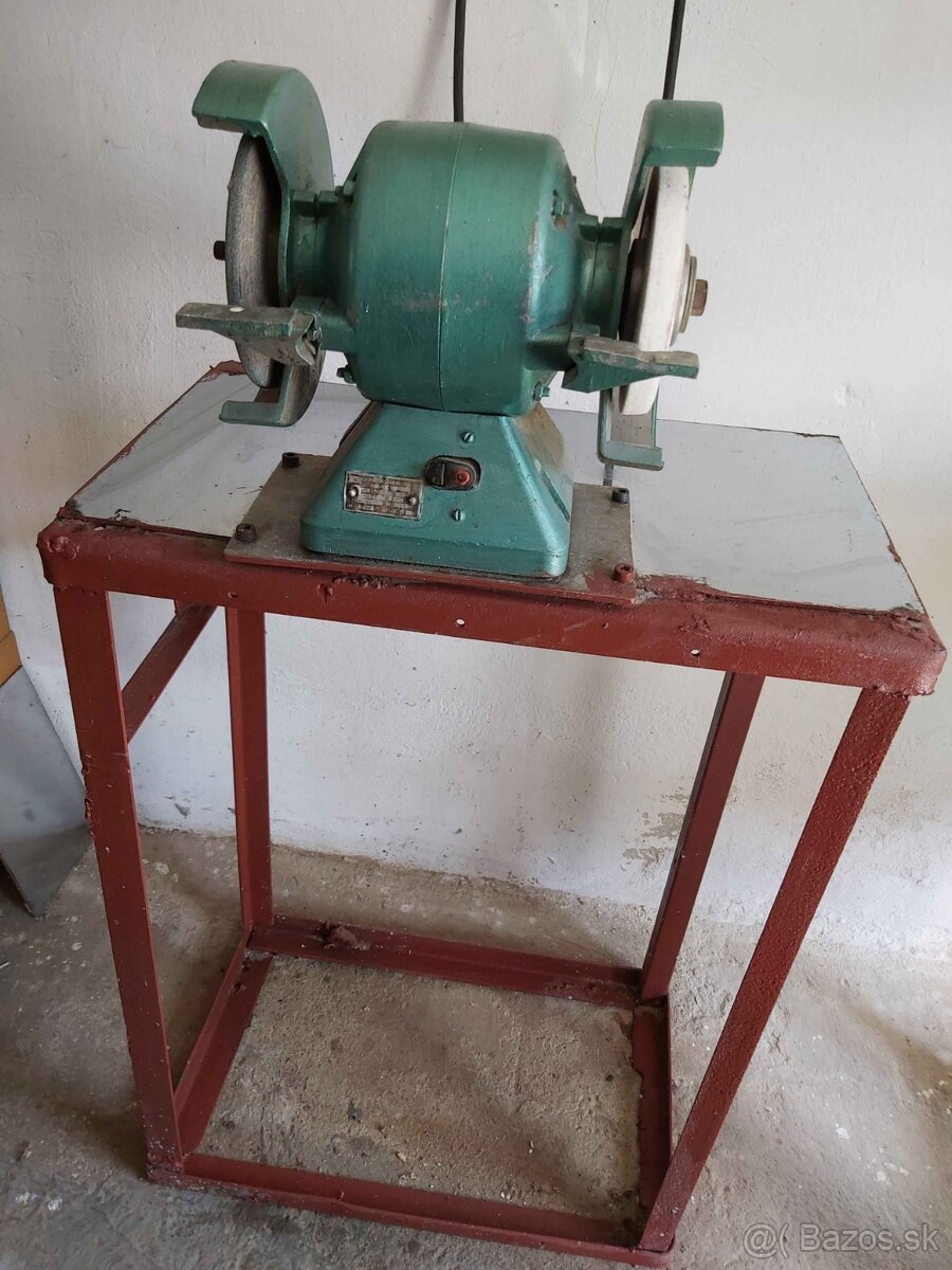 Dvojkotúčová brúska