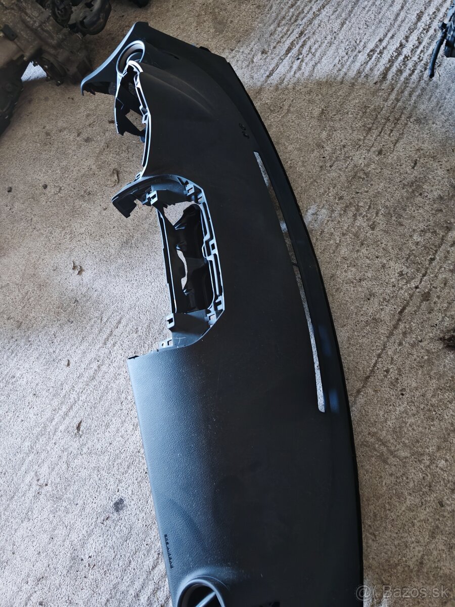 Predám palubova doska Toyota rav4