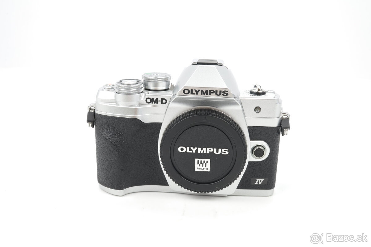 Olympus OM-D E-M10 Mark IV + 25mm f/1.8 + 14-150mm f/4-5.6 I