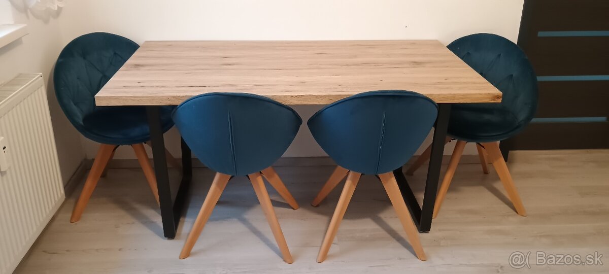 Jedálenský stôl +4 stoličky