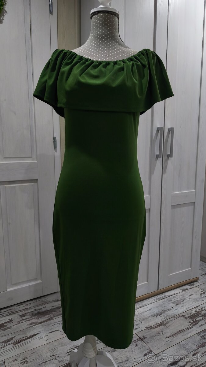 Zelené šaty s volánom