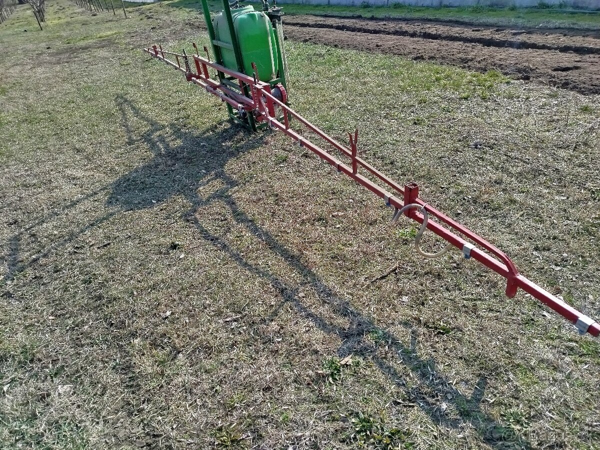 Postrekovač za traktor