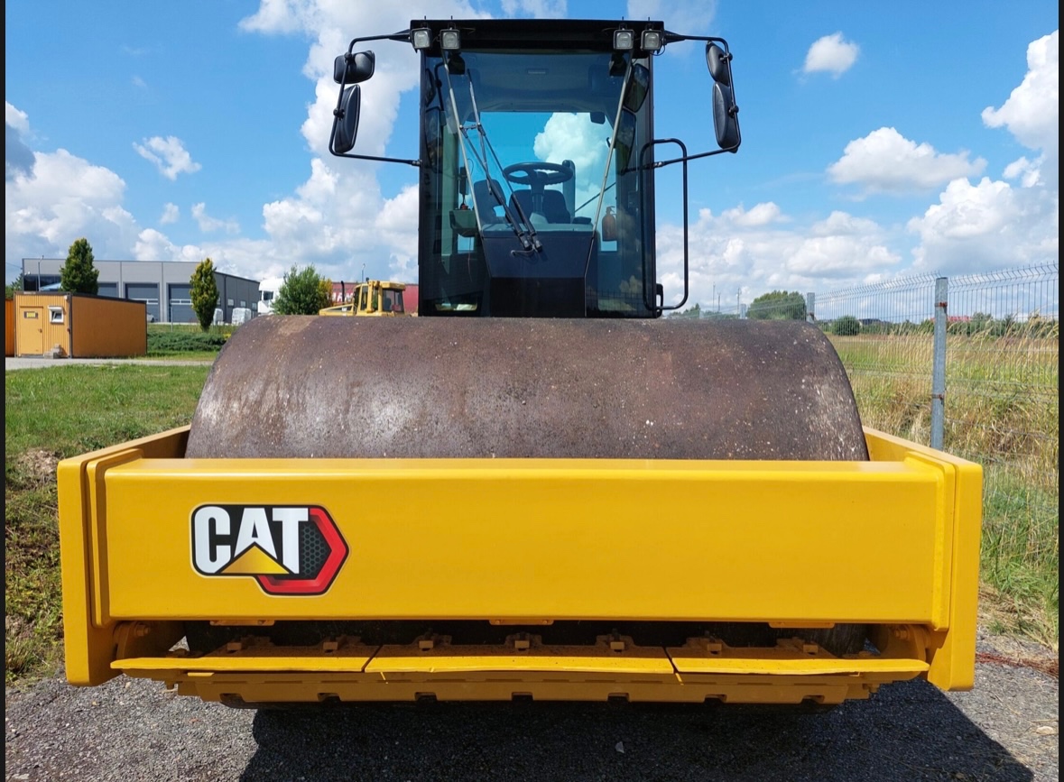 Valec Caterpillar CS64B