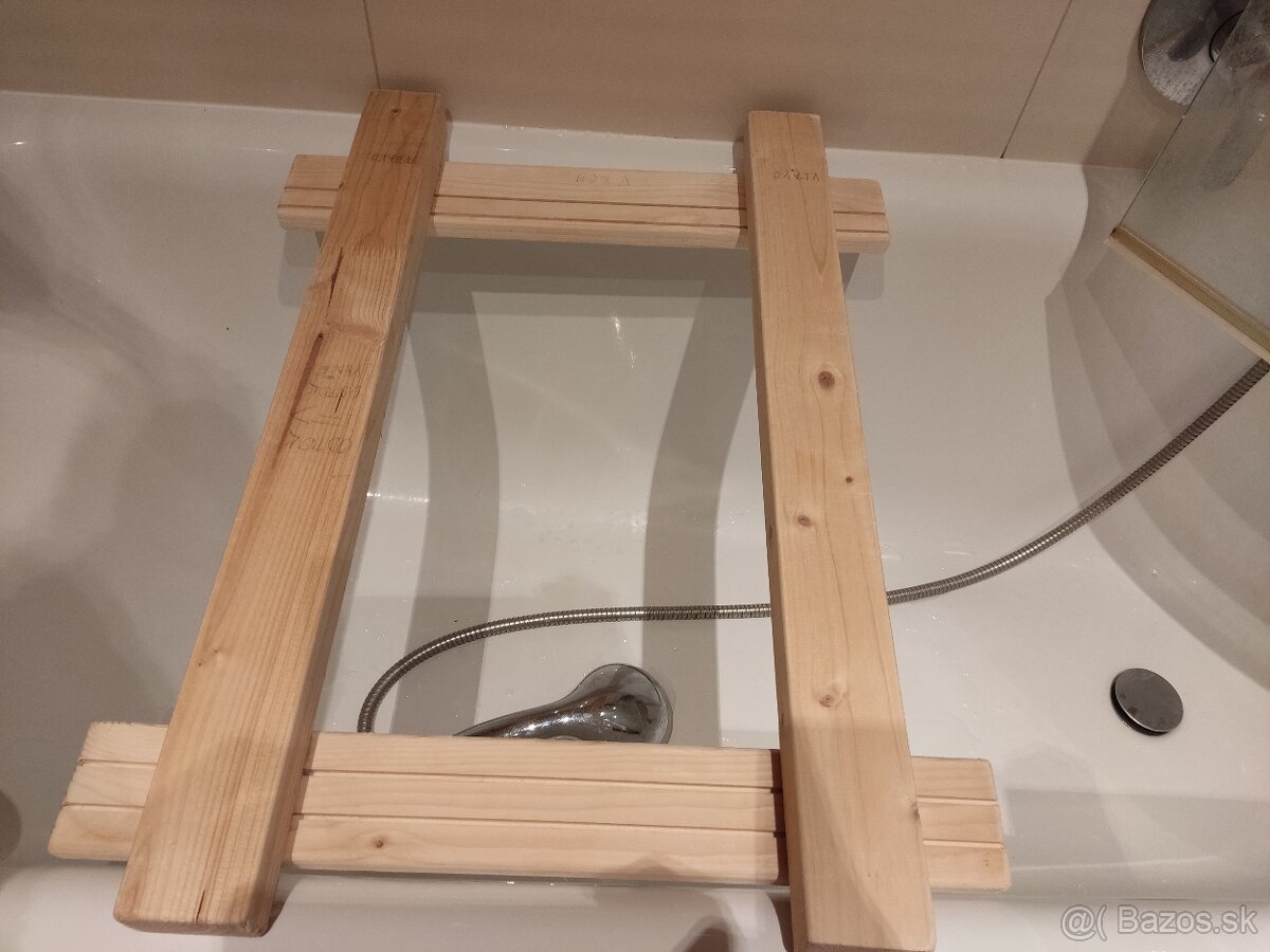 Stojan na vanicku do vane