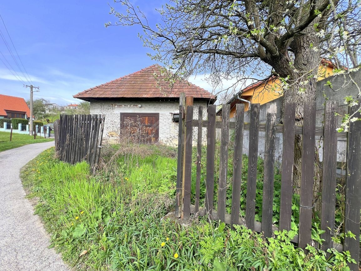 PREDAJ stavebný pozemok 749 m² v obci Malé HOSTE