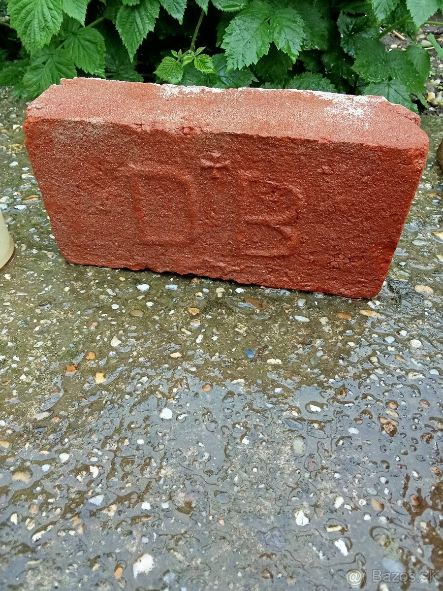 Predám starú zberateľskú tehlu