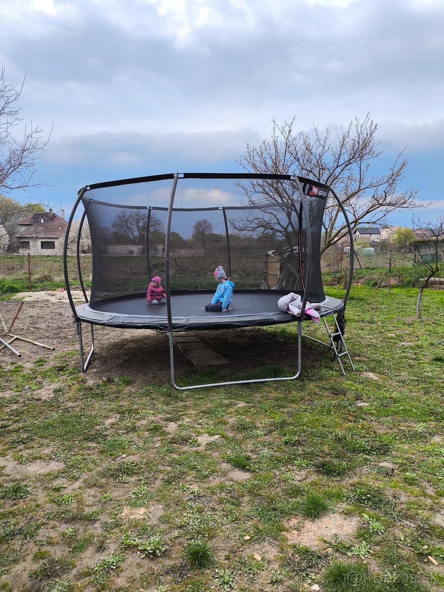 trampolina