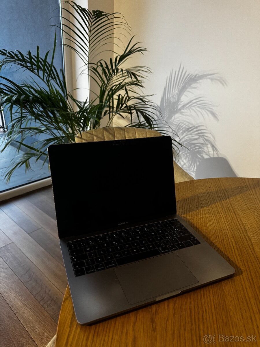 MacBook Pro 13" 2017 256gb, 8gb RAM