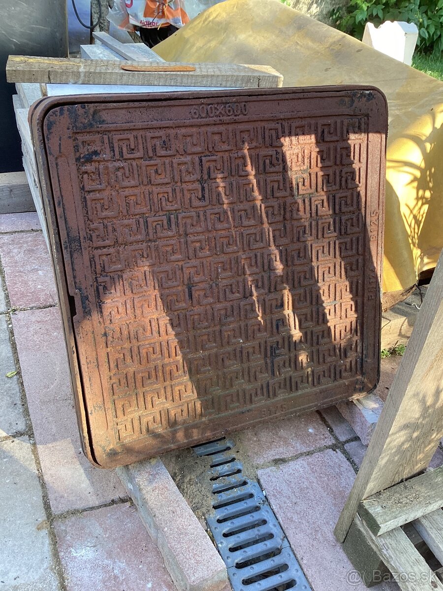 liatinovy poklop 600x600